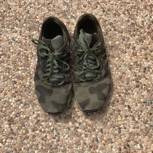 Adidas Torsion tennis shoes